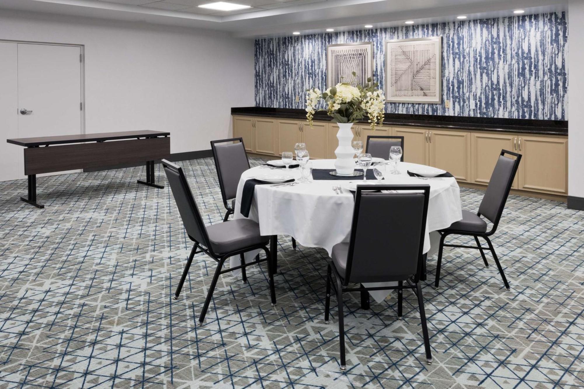 Hilton Garden Inn Birmingham Se/Liberty Park Εξωτερικό φωτογραφία